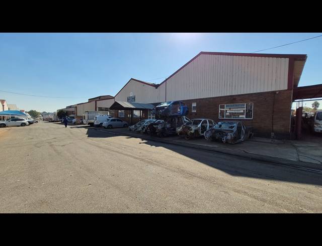 921M² FACTORY TO LET IN ANDERBOLT